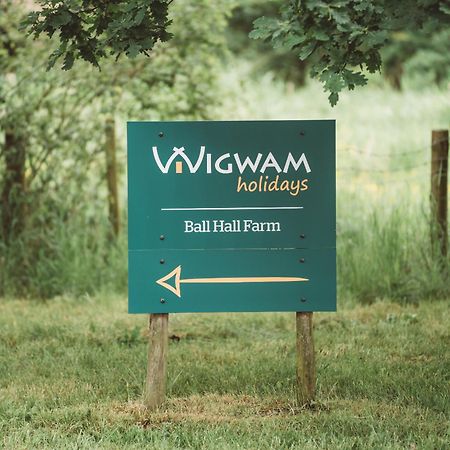 Ball Hall Farm By Wigwam Holidays East Cottingwith Exterior foto